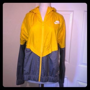 Women’s nike windbreaker